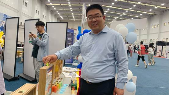 黄色小说
孙怀凤老师倒下许愿瓶（友爱）